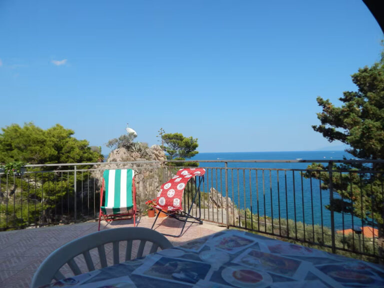 ae14648e-98f1-40fb-aa7b-25933971718e