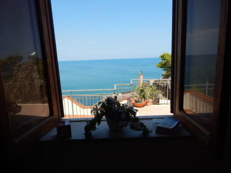 c20dfe31-4ced-4dc5-9a85-57b05dea8416