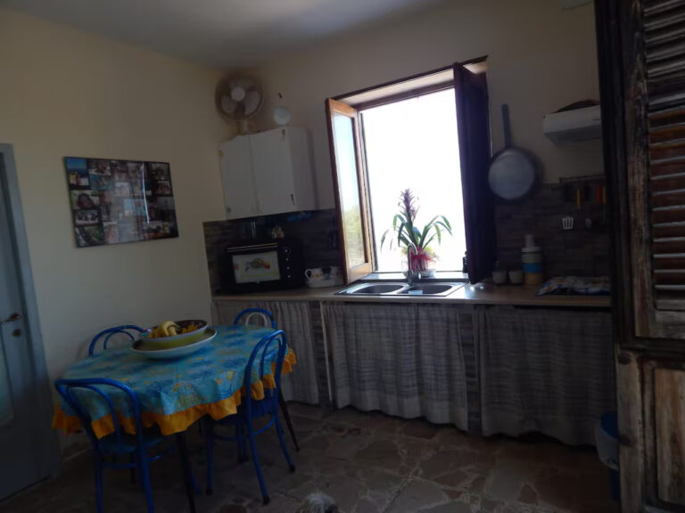 e2b13d4f-da8b-448b-aae6-2187dab20bb7