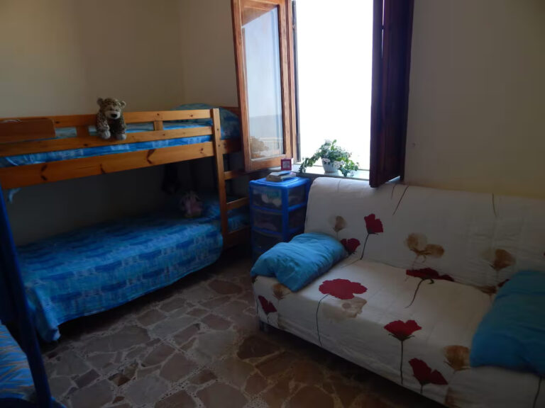 e990a1a9-7e95-4f32-90b3-62020c31fecd